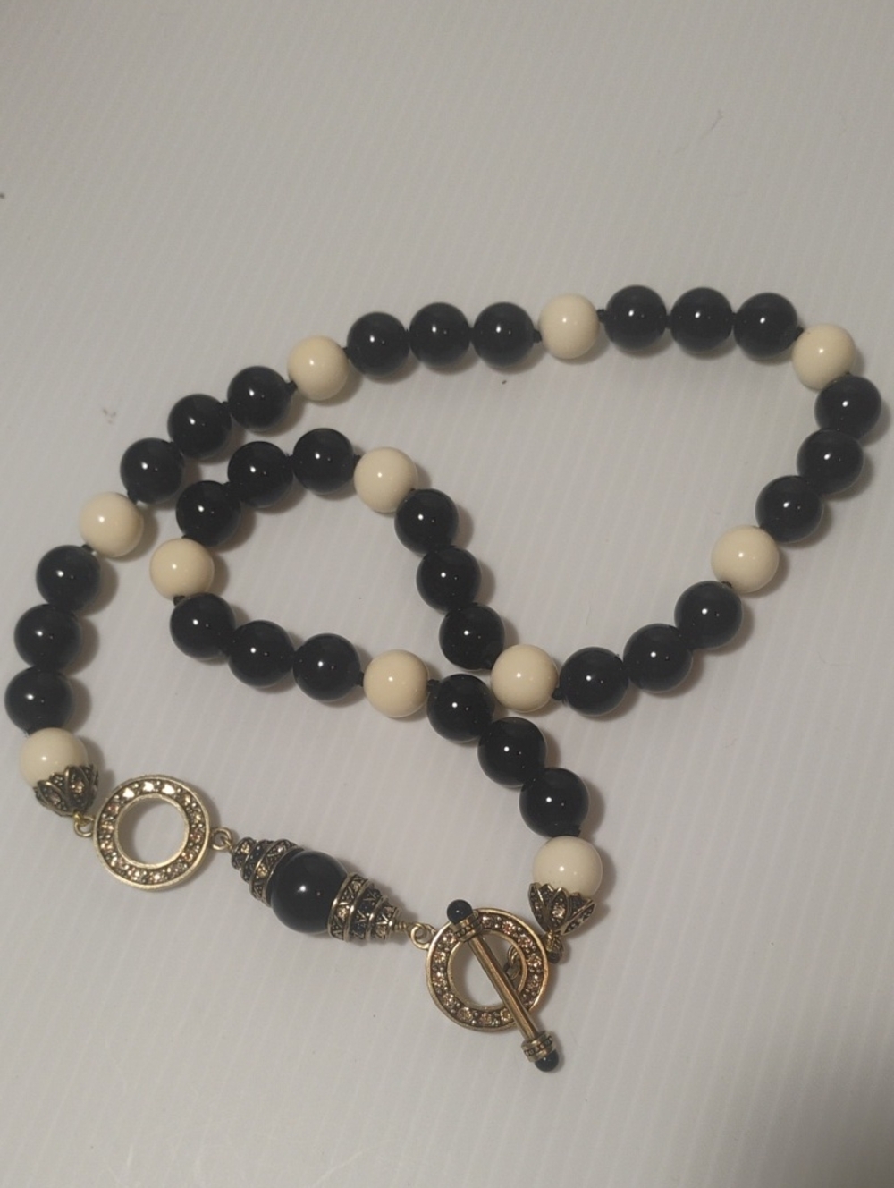 Heidi Daus "Let Me Count The Ways" 22-1/2" Toggle Necklace Black & White Beads - Picture 3 of 4